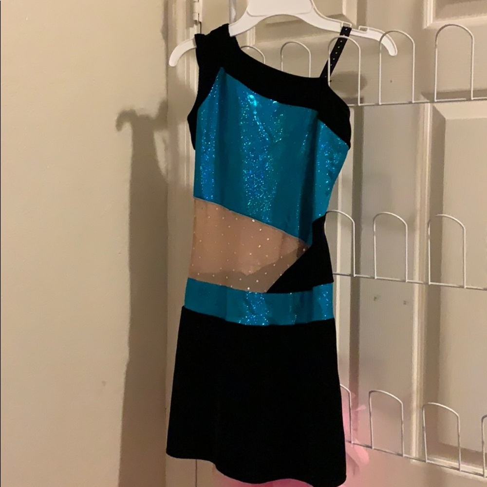 Strut costume